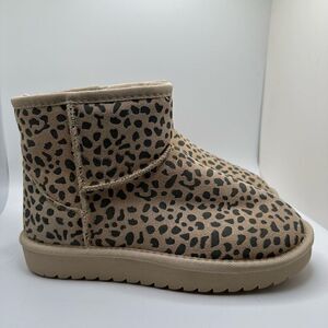 CUSHIONAIRE Women’s Cozy Boot 7.5 SPOTTED TAN
